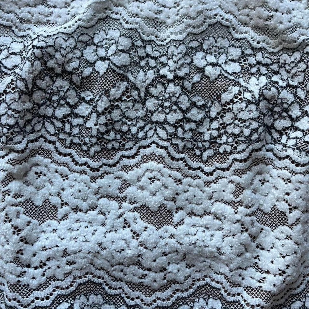 White House Black Market Black White Floral Lace Size 8 Sleeveless Blouse Dainty - Picture 2 of 8
